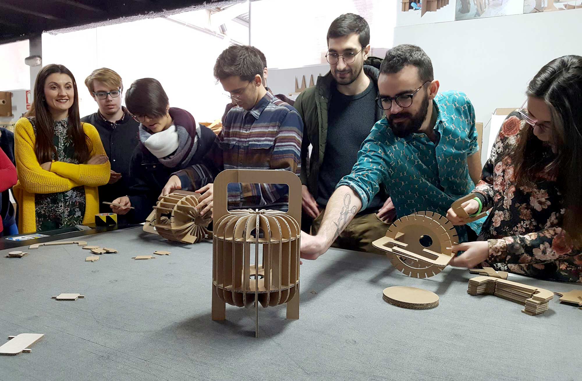 taller diseño workshop carton alumnos