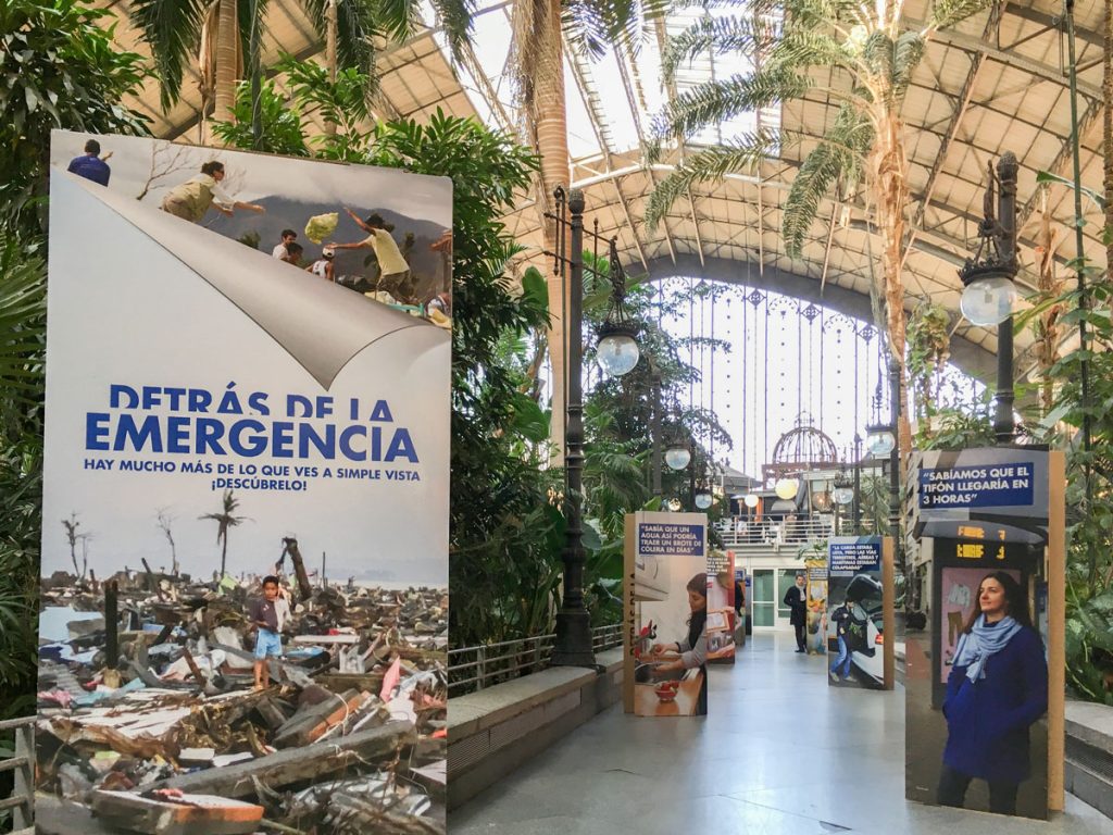 Exposición diseñada en cartón en Estación de Atocha
