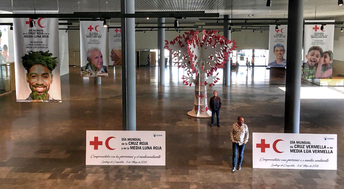 árbol gigante de cartón