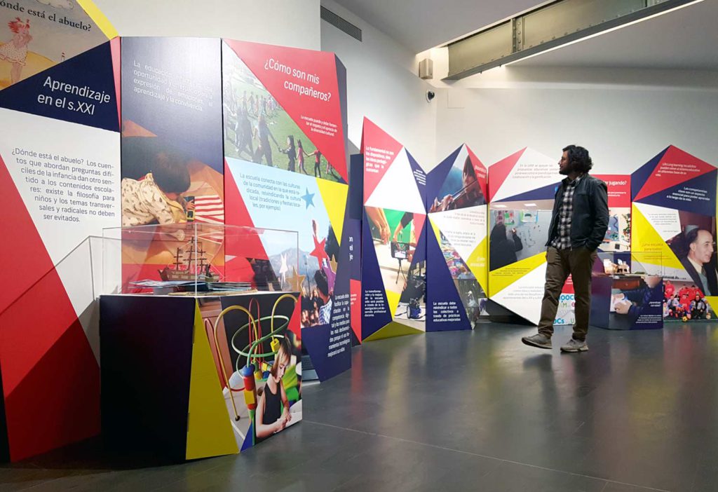 diseno exposicion carton paneles impresos uam