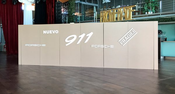 Vista lateral del muro presentación Porsche