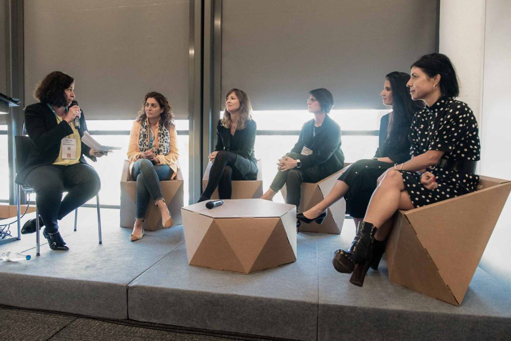 Ponentes de mesa redonda Women Leader