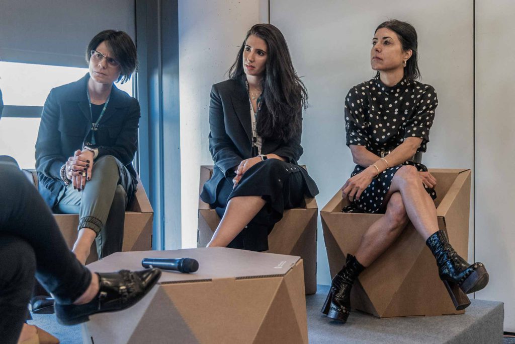 Tres de las ponentes de Women Leaders, atentas a sus compañeras