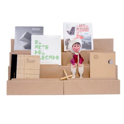 expositores escalonados unidos libros