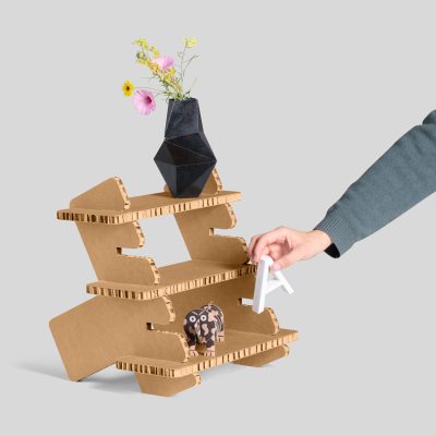 Expositor Hunter sobremesa - Acabado kraft - Vista con persona