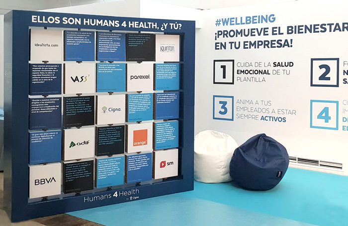 Panel giratorio de cartón para Cigna