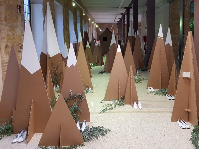 Intervención artística en cartón. Bosque