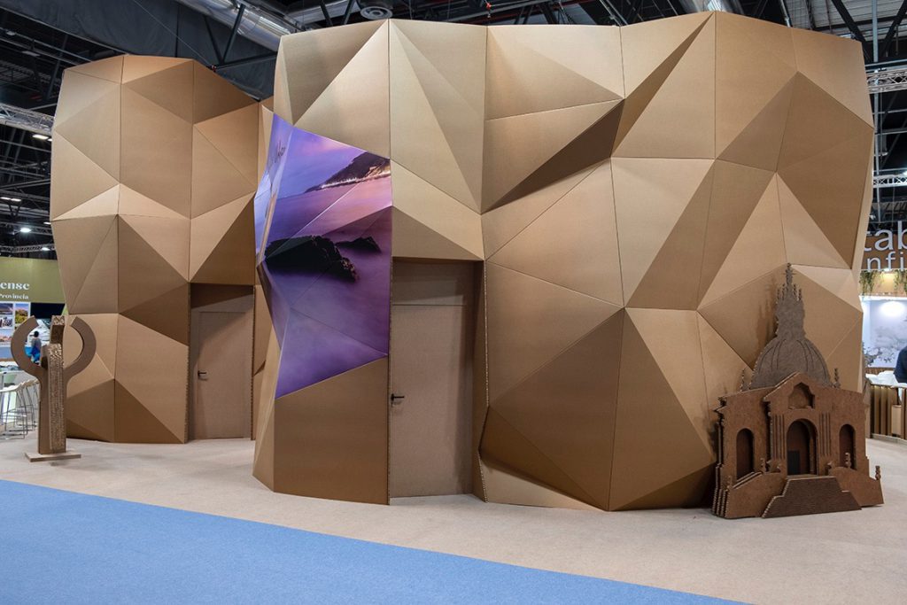 Parte trasera de roca-almacén de stand ecológico para Fitur