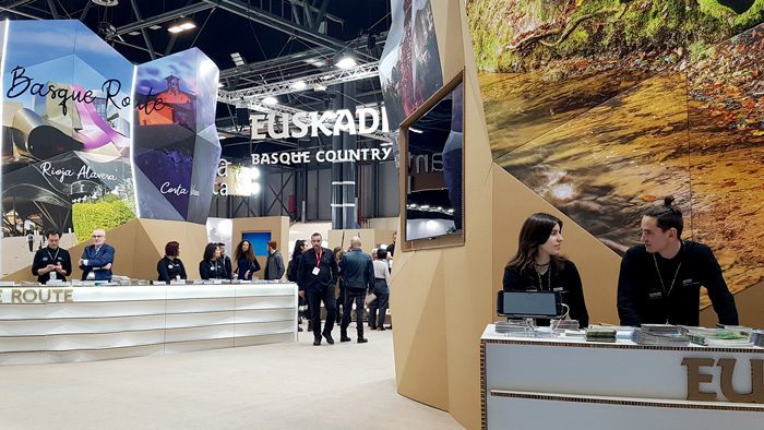 Mostradores de stand ecológico en FITUR