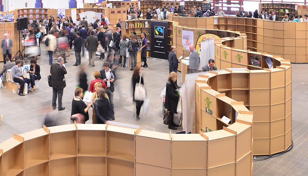 stand carton evento sostenible foretica