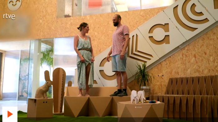 Subidos sobre el banco. Captura con enlace.