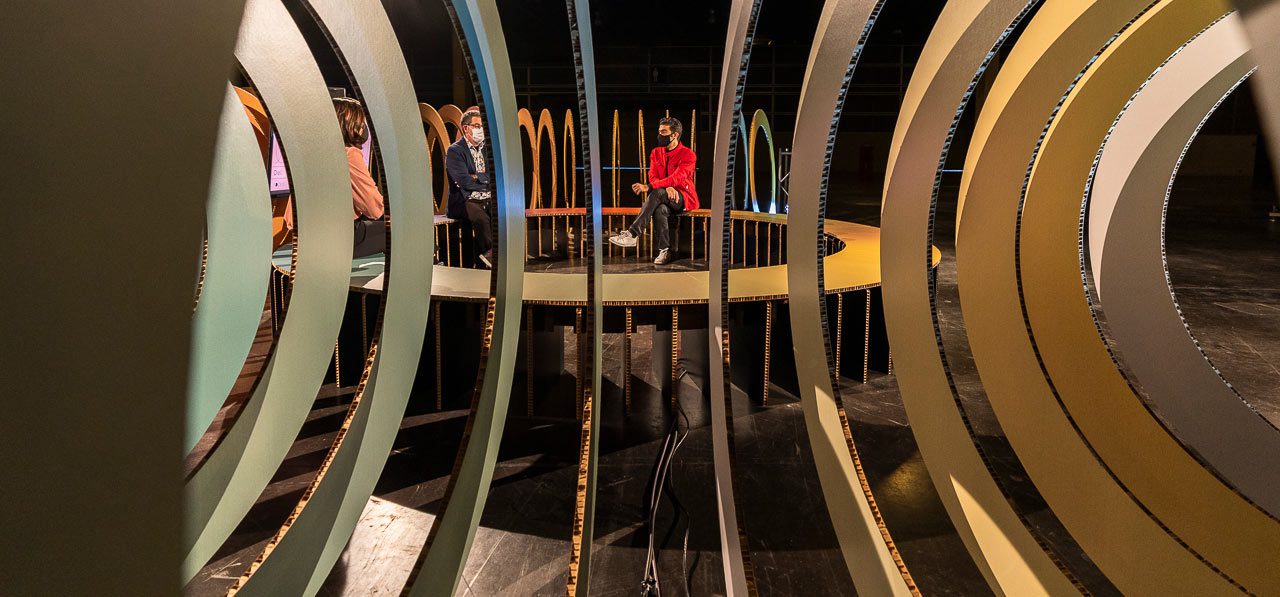 tv set design in cardboard