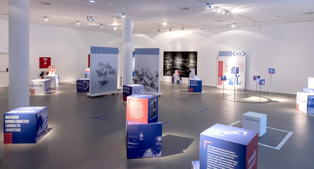 Sala interactiva de exposiciones en cartón