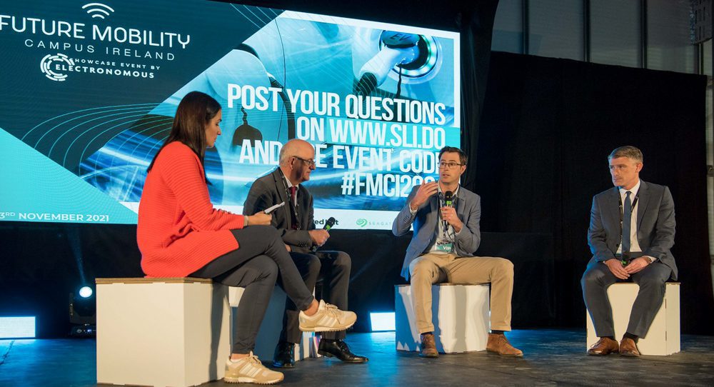 Taburetes rectangulares para escenario de Electronomous