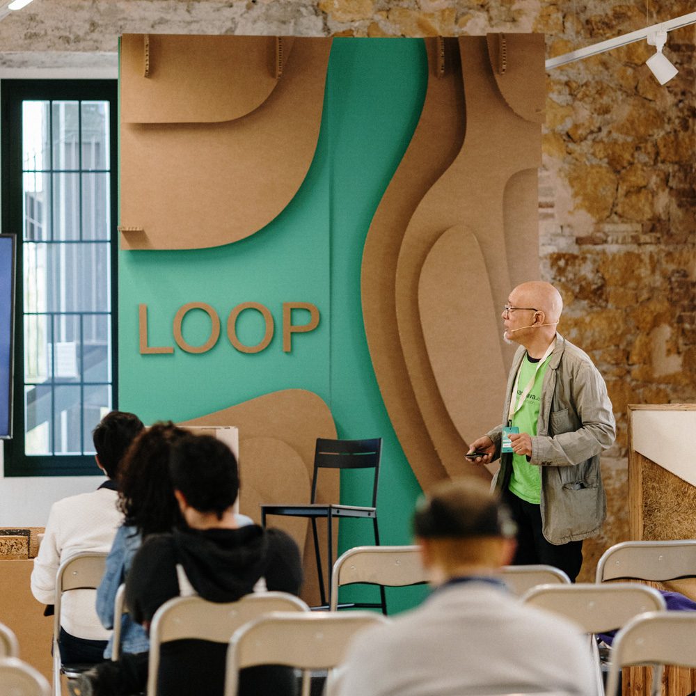 Diseño para feria de economía circular. Trasera para ponencia.. 