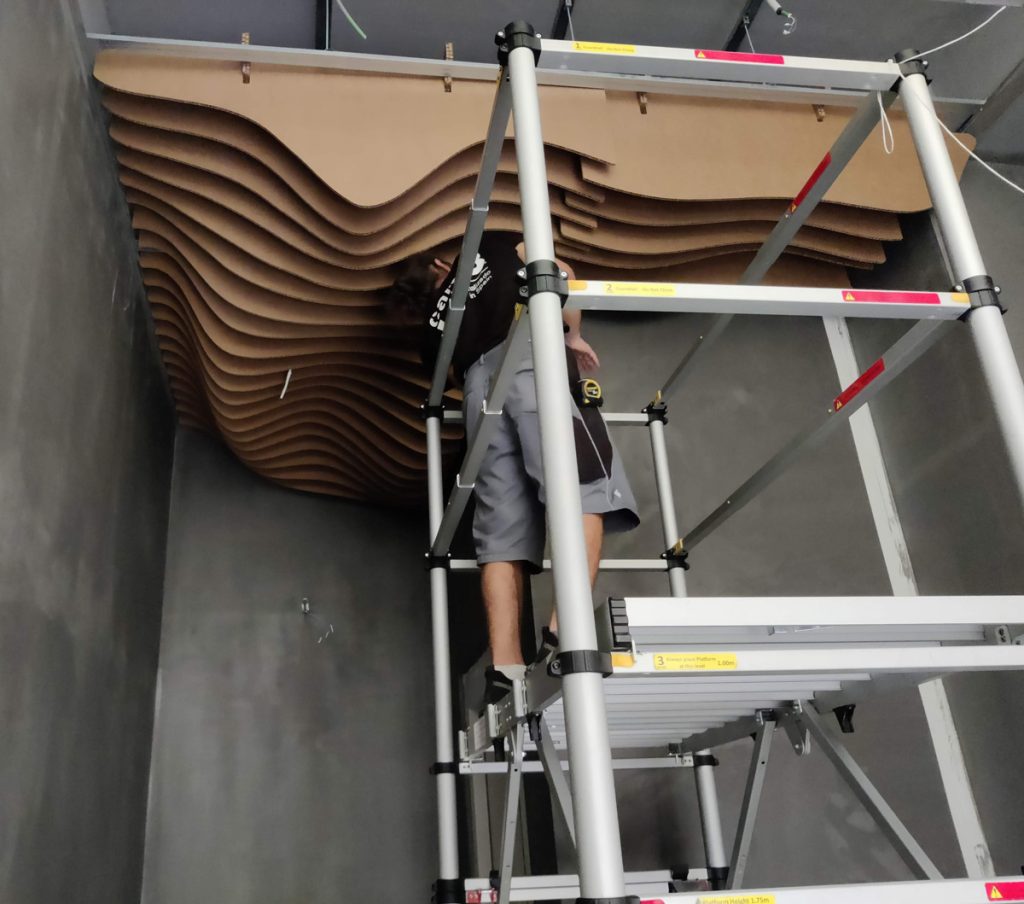 Montaje de techo paramétrico en hotel Nalu