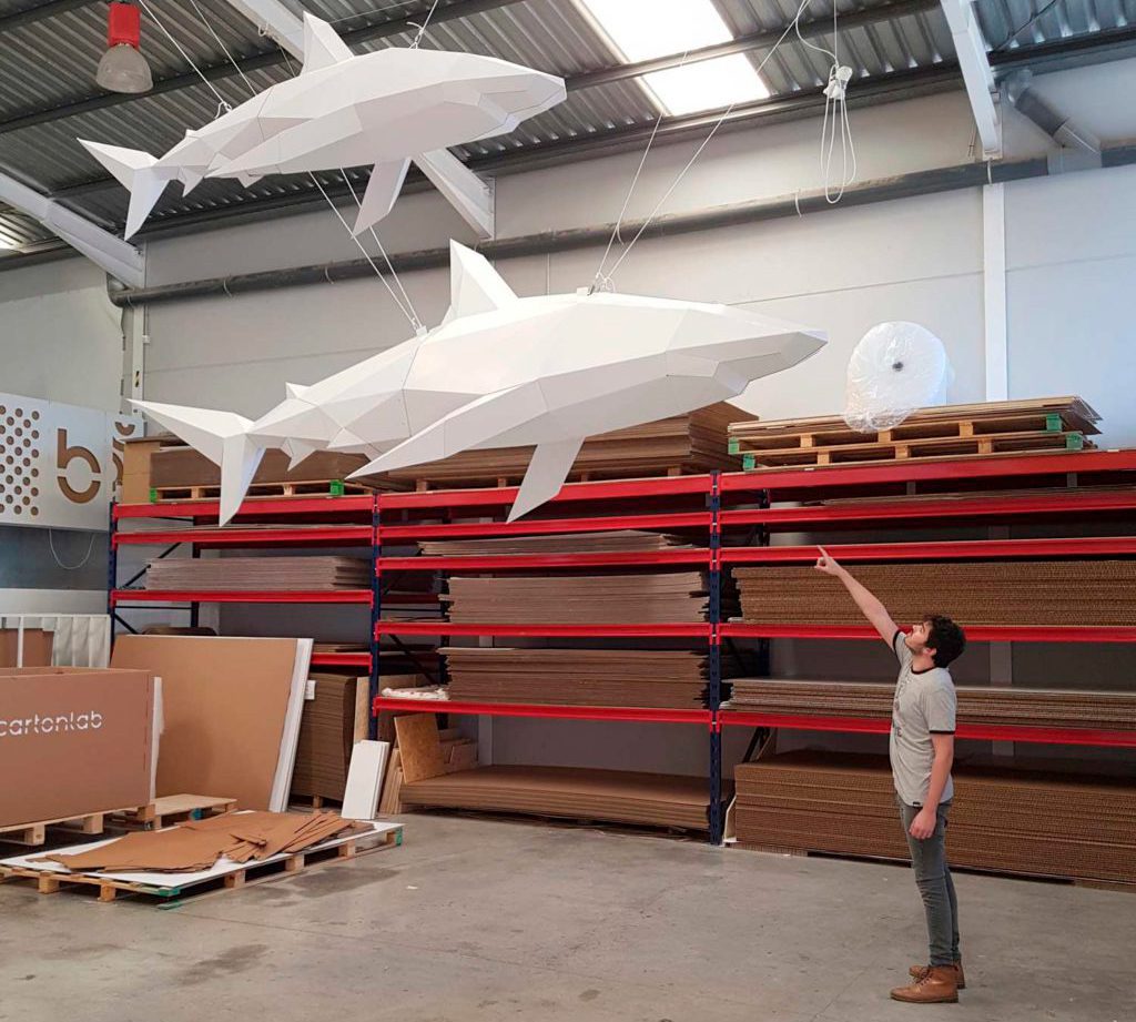 Diseno para ocenarios. Tiburones colgantes