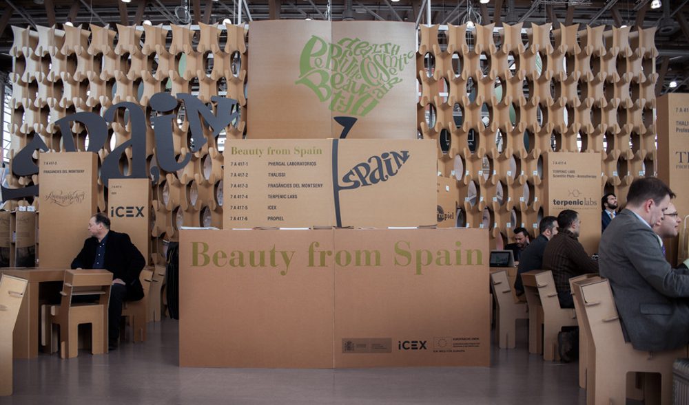 Vista frontal de stand para ICEX en Vivaness.