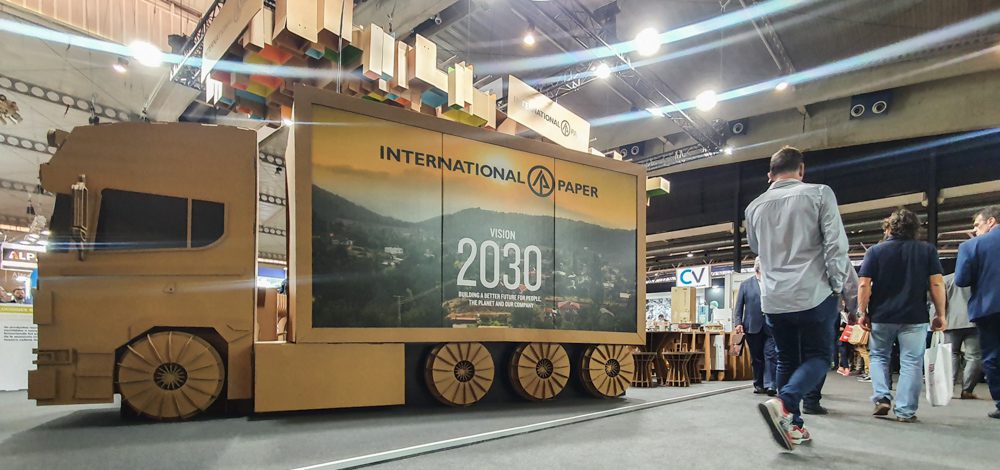 Lateral de camión de cartón en Hispack