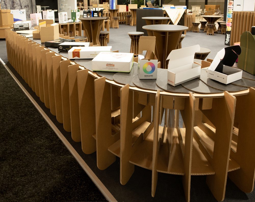 Cinta transportadora en cartón para stand