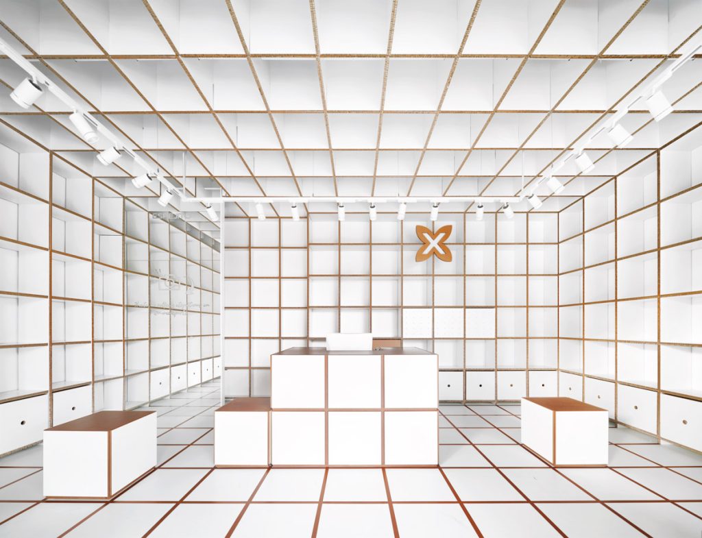 Gri, tienda pop up de cartón