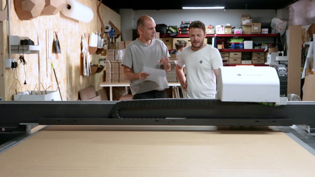 Mesa de corte Kongsberg. Reunión.