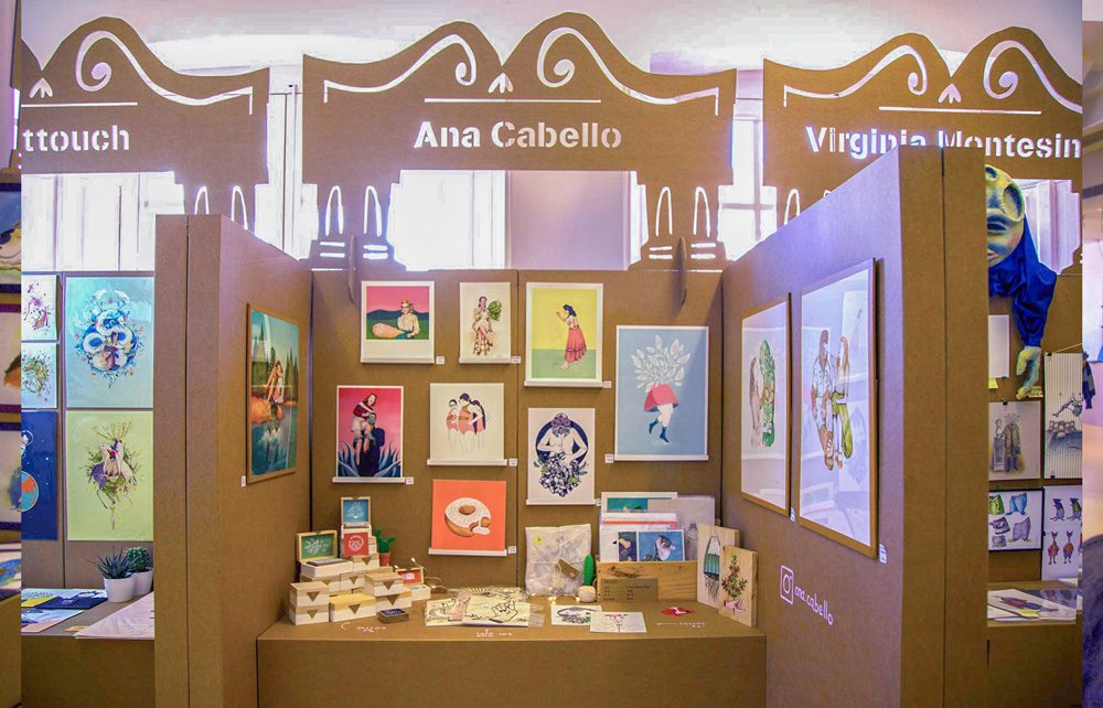 Detalle de expositor de cartón para Ilustrísima