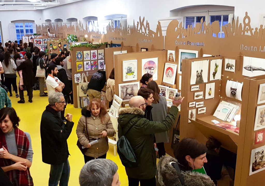 Stands expositores de cartón para Ilustrísima.