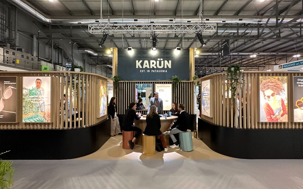 Stand para feria de óptica. Vista general Karün.