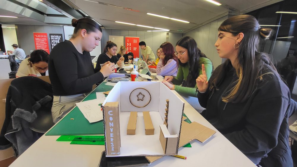 Prácticas de diseño interior en cartón de la EAG