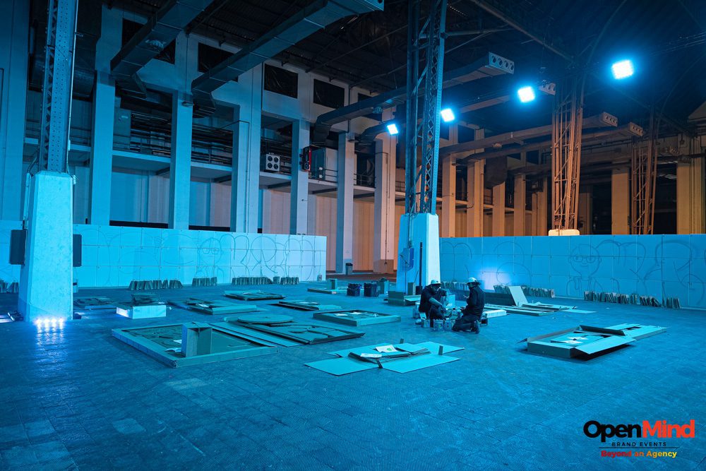 Piezas de cartón en cajas para evento