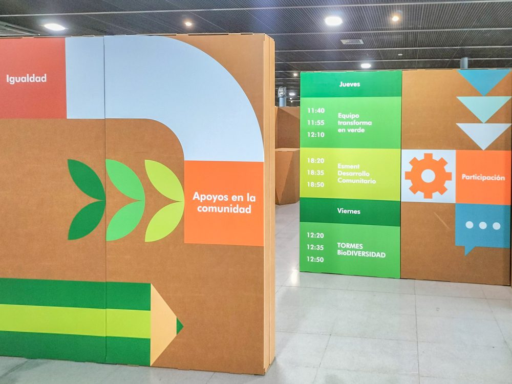 Muros de cartón impreso para evento de inclusión