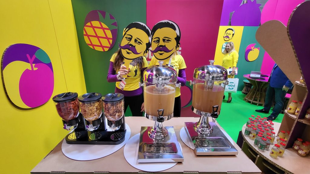 Detalle del mostrador expositor de cartón impreso de Don Papi.