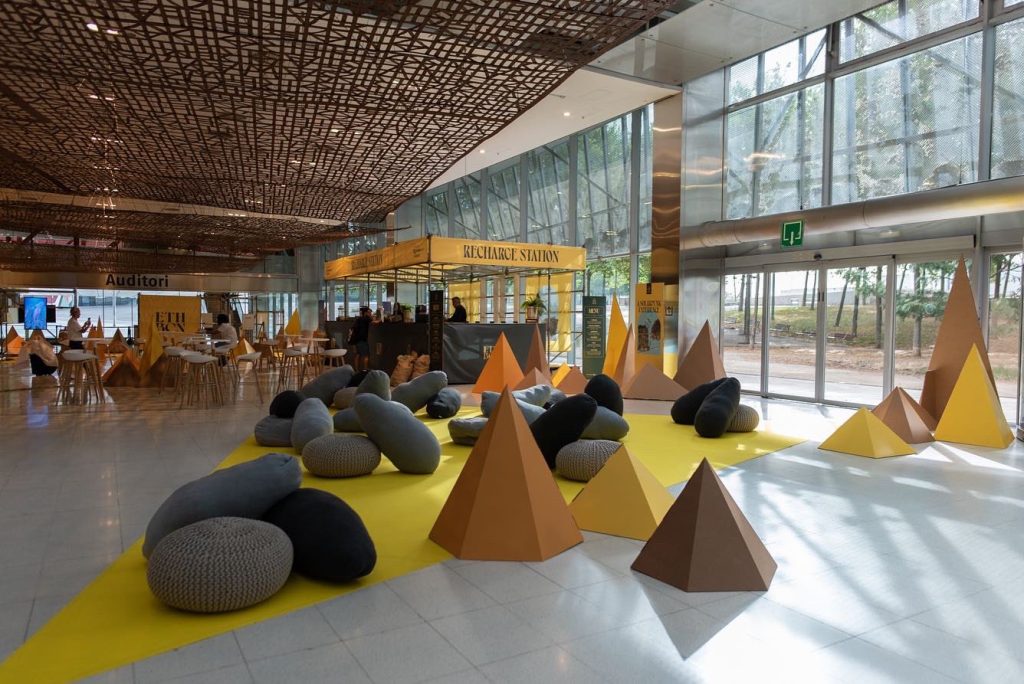 Decoración sostenible para evento Ethereum