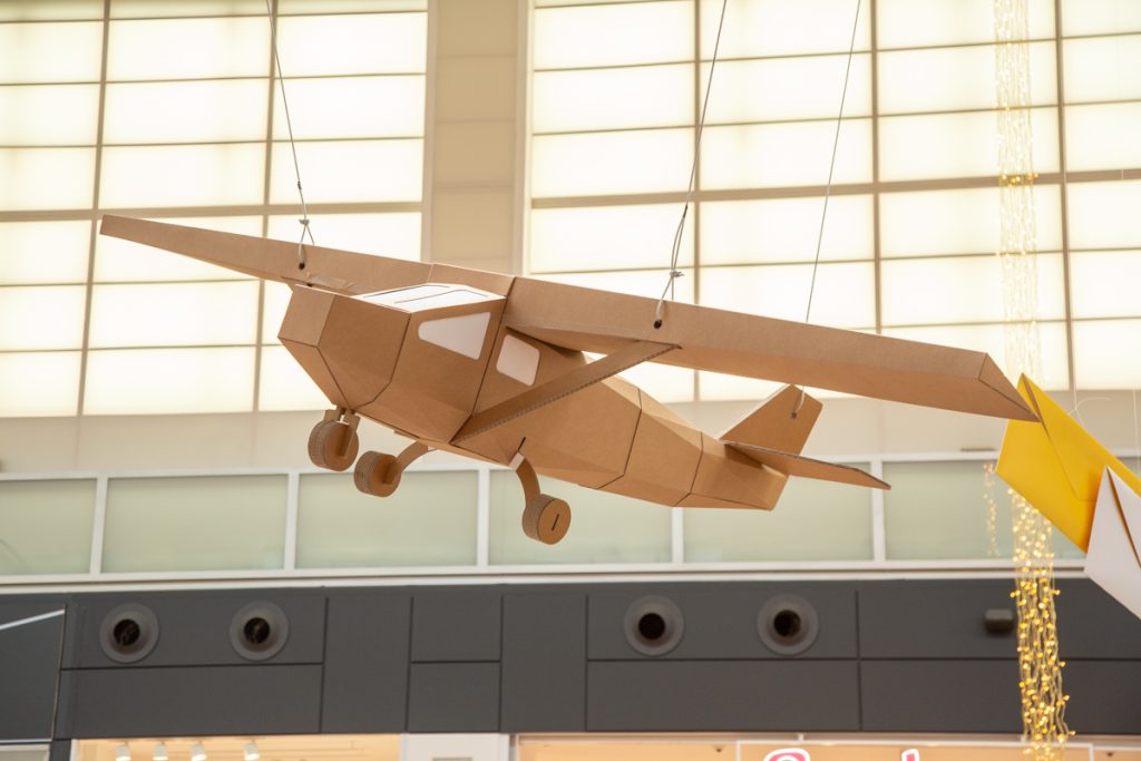 Avioneta de cartón para decoración de Navidad