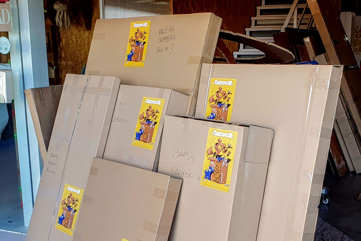 Paquetes con pegatinas de Sr Kruel