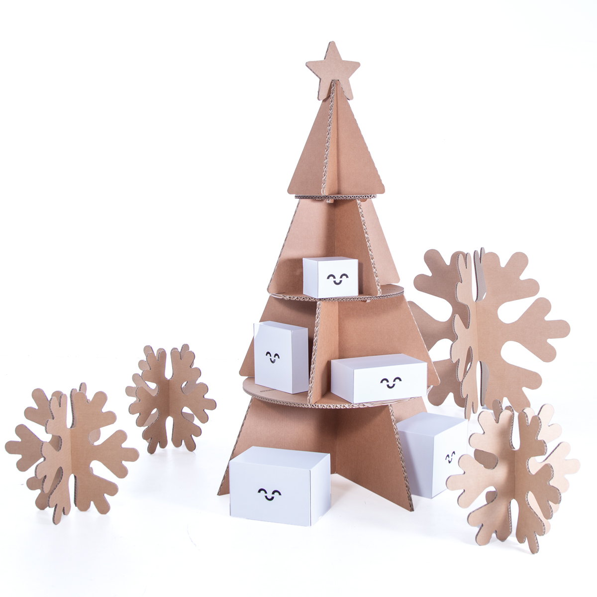 Árbol expositor con paquetes y copos de cartón