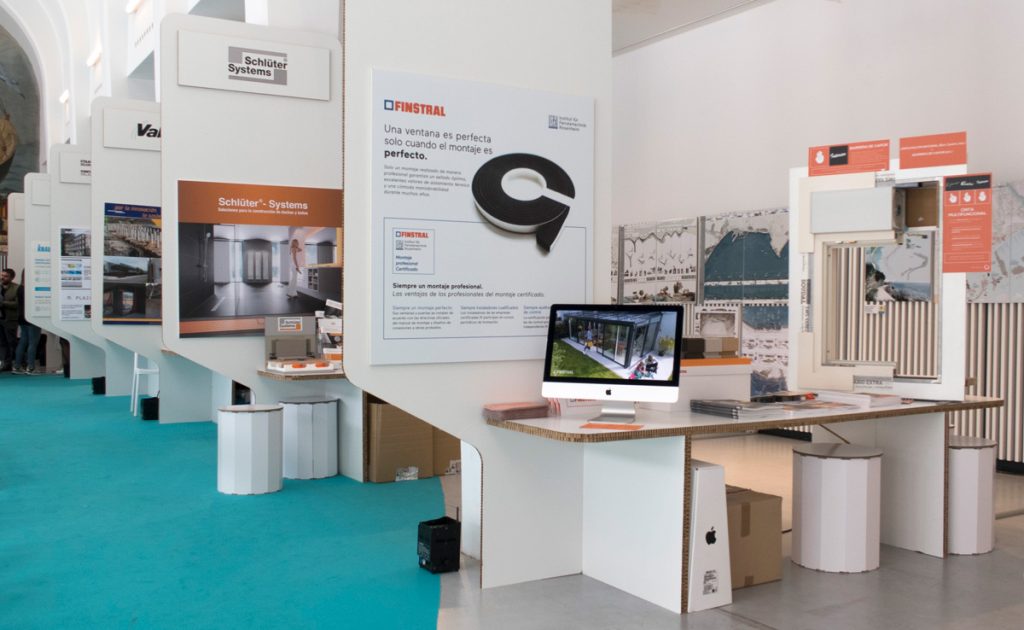 Stand expositor de cartón para Firarq