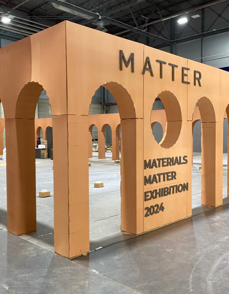 portico cartón stand feria construccion