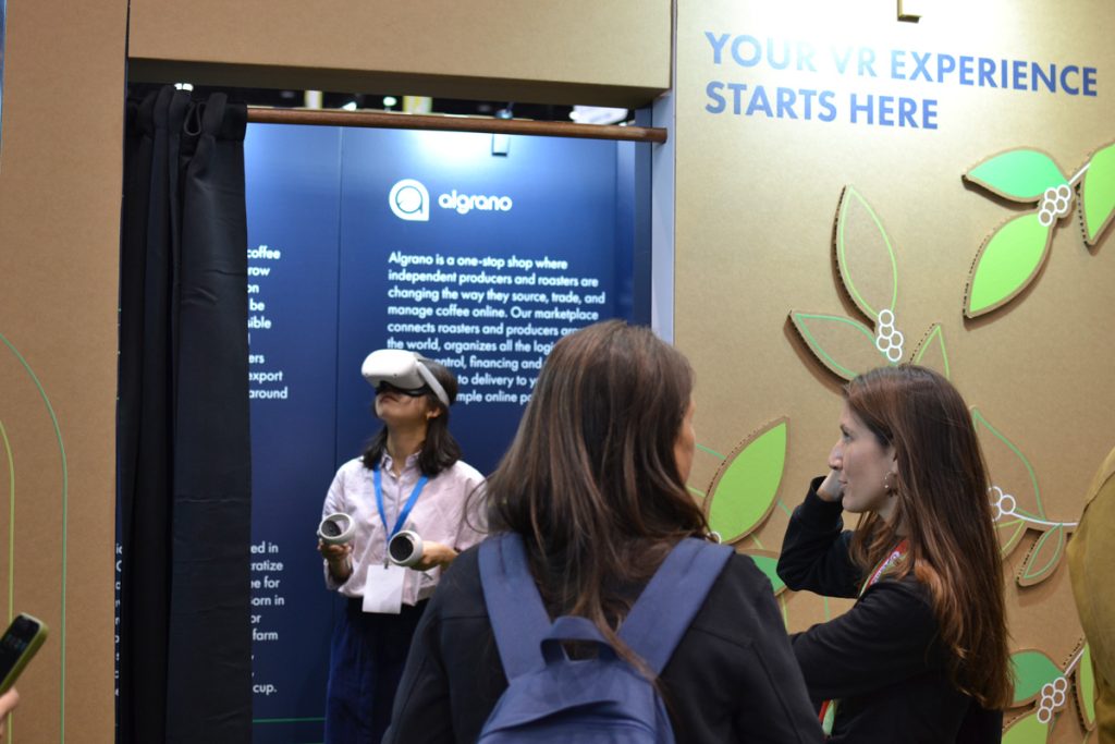 Sala de realidad virtual en cartón