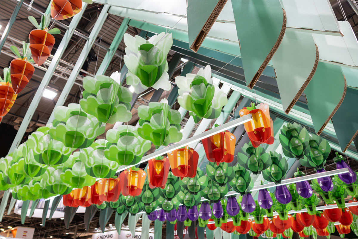 Stand ecológico para Fruit Attraction. Verduras de cartón