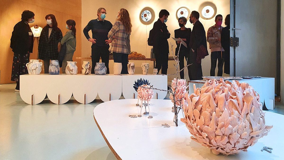 Peanas de la exposición de delamorylabelleza en la inauguración