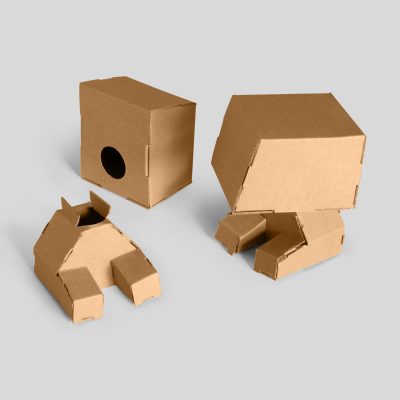 TYD TOY ART. Robot de cartón. Acabado kraft. Detalle de montaje.