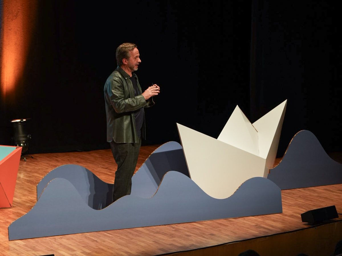 escenografía barco en cartón origami