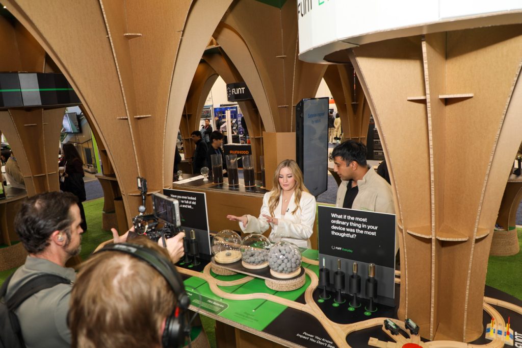 Entrevista y demostración en el paper booth